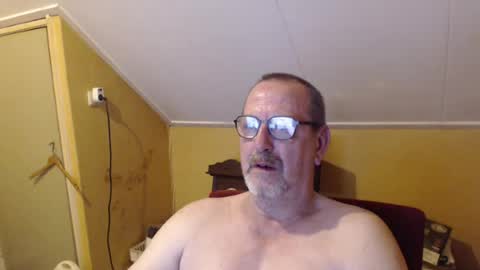 Snapshot of destelp chatting on 07-15-26, 10:37 destelp online show from 07-15-26, 10:37