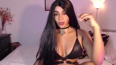 Snapshot of destinnemil chatting on 07-17-26, 10:44 Destinne Mill online show from 07-17-26, 10:44