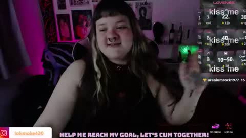 Snapshot of destroyall420 chatting on 08-01-26, 03:55 Lola Bdsm and fries online show from 08-01-26, 03:55