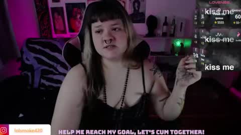 Snapshot of destroyall420 chatting on 08-02-26, 04:27 Lola Bdsm and fries online show from 08-02-26, 04:27