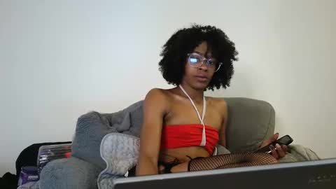 Snapshot of deviantdynasty chatting on 11-10-25, 11:53 deviantdynasty online show from 11-10-25, 11:53