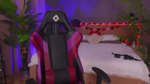 Snapshot of devilinee chatting on 02-05-25, 10:51 devilinee online show from 02-05-25, 10:51