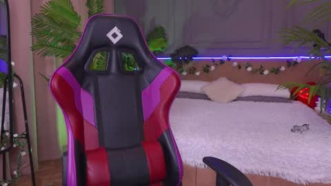 Snapshot of devilinee chatting on 03-06-25, 10:09 devilinee online show from 03-06-25, 10:09