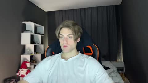 Snapshot of devilnut1 chatting on 11-15-25, 06:37 devilnut1 online show from 11-15-25, 06:37