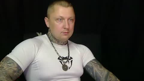 Snapshot of devilwithtats chatting on 06-09-26, 03:23 Lucian online show from 06-09-26, 03:23