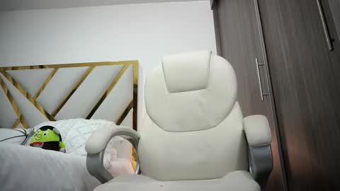 Devin Hunter online show from 09-17-25, 01:07