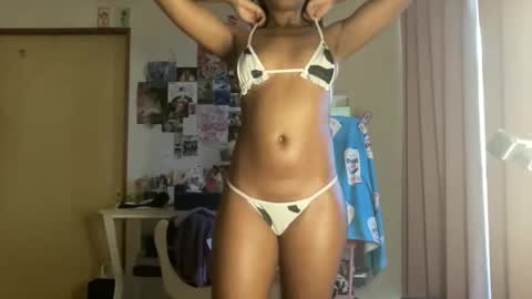Snapshot of devinestar chatting on 04-18-26, 08:40 Devine Star online show from 04-18-26, 08:40