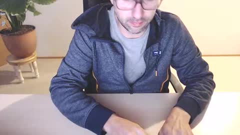 Snapshot of devswiss chatting on 10-12-25, 07:29 DevSwiss online show from 10-12-25, 07:29