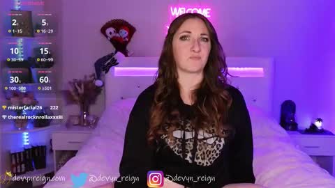 Snapshot of devynreign chatting on 12-19-25, 05:36 Devyn Reign online show from 12-19-25, 05:36