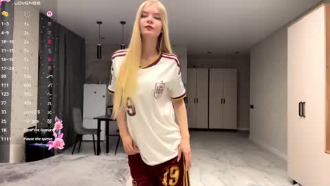 dewdropdoll online show from 07-16-26, 08:04