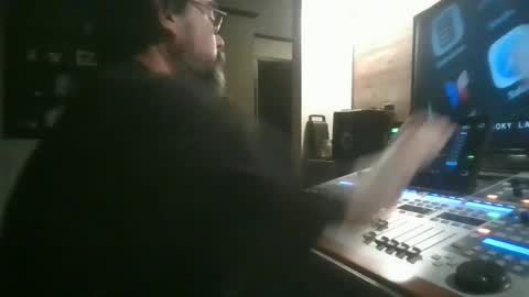 Mike Sounde online show from 06-21-26, 04:04