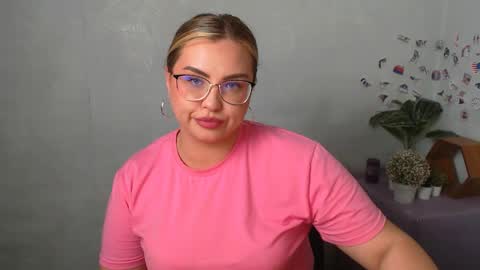 Snapshot of diamantkriss_ chatting on 05-19-26, 12:55 Kriss online show from 05-19-26, 12:55