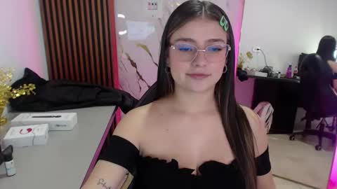 diamond_juliana_ online show from 04-18-26, 04:05