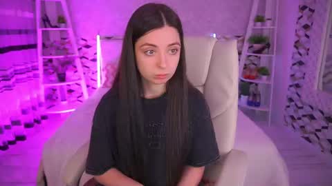 Snapshot of diamondeyeess chatting on 06-15-26, 06:59 Sasha online show from 06-15-26, 06:59