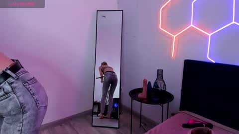 Diana  online show from 11-23-25, 01:27