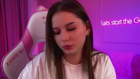 Snapshot of dianabecker chatting on 04-28-26, 02:38 Diana online show from 04-28-26, 02:38