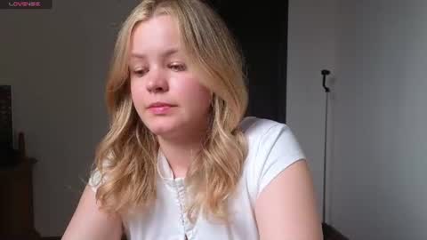 Snapshot of dianaholiday chatting on 06-18-26, 04:11 Olga online show from 06-18-26, 04:11