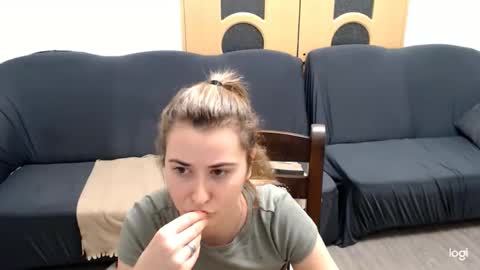 dianasmiey7 online show from 12-17-24, 09:27