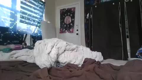 Snapshot of dickemda chatting on 05-05-26, 02:47 dickemda online show from 05-05-26, 02:47