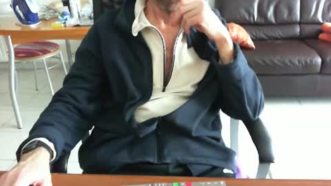 didonc from france..... online show from 04-04-26, 03:53