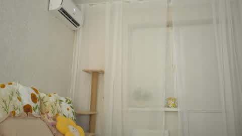 Snapshot of dietmountaindew_ chatting on 04-30-26, 03:29 Sophie online show from 04-30-26, 03:29