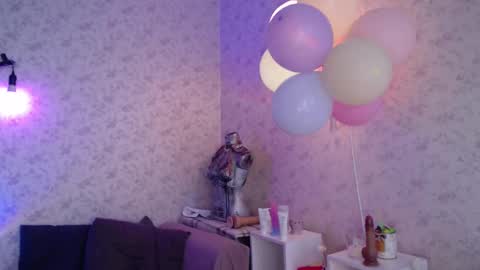 Hi im Alice 3 Im usualy online 03-10 or 17-21 UTC0 online show from 12-14-25, 07:58