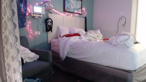 Snapshot of digitaldust666 chatting on 10-05-25, 02:21 Digital Dust online show from 10-05-25, 02:21