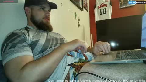 Snapshot of dikdowndaddy chatting on 06-25-26, 11:37 Daddy online show from 06-25-26, 11:37