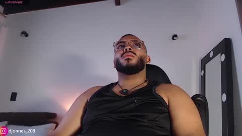 Snapshot of dilanjonnes chatting on 04-29-26, 01:37 DilanJonnes online show from 04-29-26, 01:37