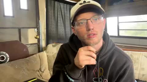 Snapshot of dilf_96 chatting on 05-01-26, 08:24 Daddy online show from 05-01-26, 08:24