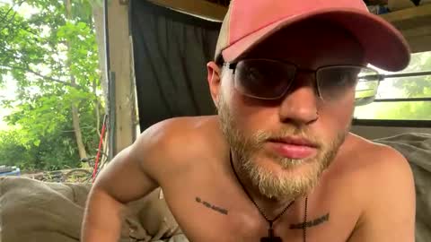 Snapshot of dilf_96 chatting on 06-10-26, 08:30 Daddy online show from 06-10-26, 08:30