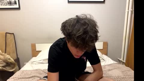 Snapshot of dimamozaev400 chatting on 02-25-26, 12:31 Dima online show from 02-25-26, 12:31