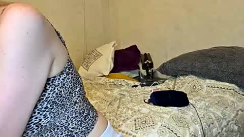 Snapshot of dimepiecexxx chatting on 06-16-26, 09:34 Sofie online show from 06-16-26, 09:34