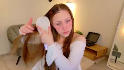 Snapshot of dina_peach chatting on 07-19-26, 05:55 Dina online show from 07-19-26, 05:55