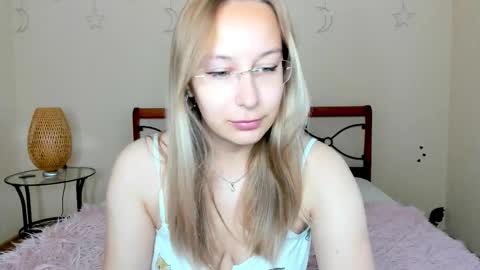 Snapshot of dina_sunshine chatting on 09-14-25, 01:49 Dina online show from 09-14-25, 01:49