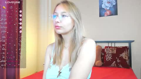 Snapshot of dina_sunshine chatting on 09-15-25, 02:55 Dina online show from 09-15-25, 02:55