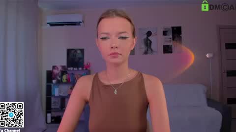 Snapshot of dindin_ chatting on 06-14-26, 06:26 Jessie online show from 06-14-26, 06:26