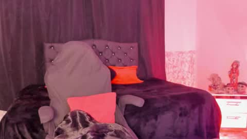 Violet online show from 02-08-26, 02:04