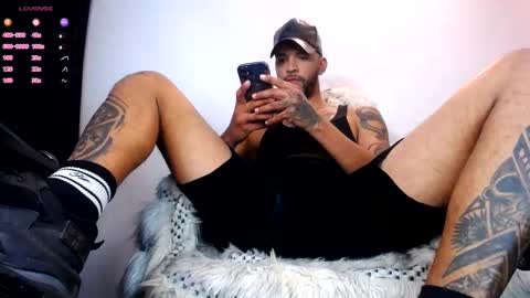 Snapshot of dirtybhot chatting on 10-01-25, 03:34 I just want to be happy online show from 10-01-25, 03:34