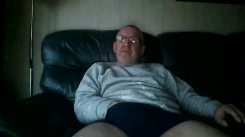 Snapshot of discovery63 chatting on 12-17-24, 03:28 discovery63 online show from 12-17-24, 03:28