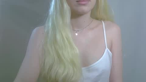 DitaMilton online show from 11-26-25, 07:04