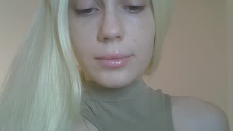 DitaMilton online show from 04-08-26, 05:24