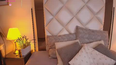 Snapshot of diva_curvi chatting on 06-20-26, 11:13 Lizz online show from 06-20-26, 11:13
