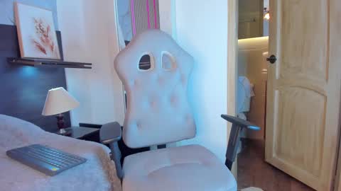 Snapshot of diva_kma chatting on 02-18-25, 06:37 Alejandra online show from 02-18-25, 06:37