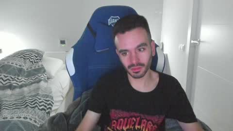 Snapshot of divan1000 chatting on 01-01-25, 12:44 divan1000 online show from 01-01-25, 12:44