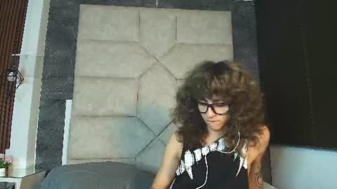 Snapshot of divine____ chatting on 07-29-26, 11:47 DIVINE online show from 07-29-26, 11:47
