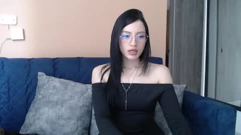 Snapshot of divineisis chatting on 05-25-26, 12:33 Hera online show from 05-25-26, 12:33