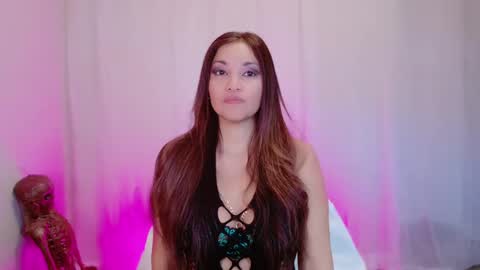 DivineLynn online show from 03-12-25, 05:49