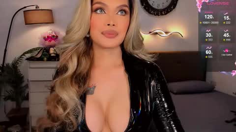 Snapshot of divinequeen chatting on 02-16-26, 01:51 online show from 02-16-26, 01:51