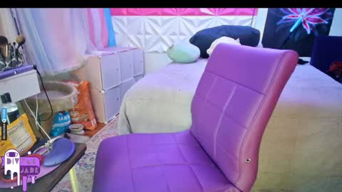 Snapshot of divynejade chatting on 12-16-24, 02:38 Jade Divyne online show from 12-16-24, 02:38